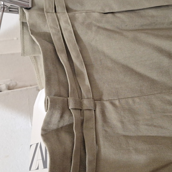 NWT KHAKI BEIGE DOUBLE BELT SKORT - Picture 7 of 7